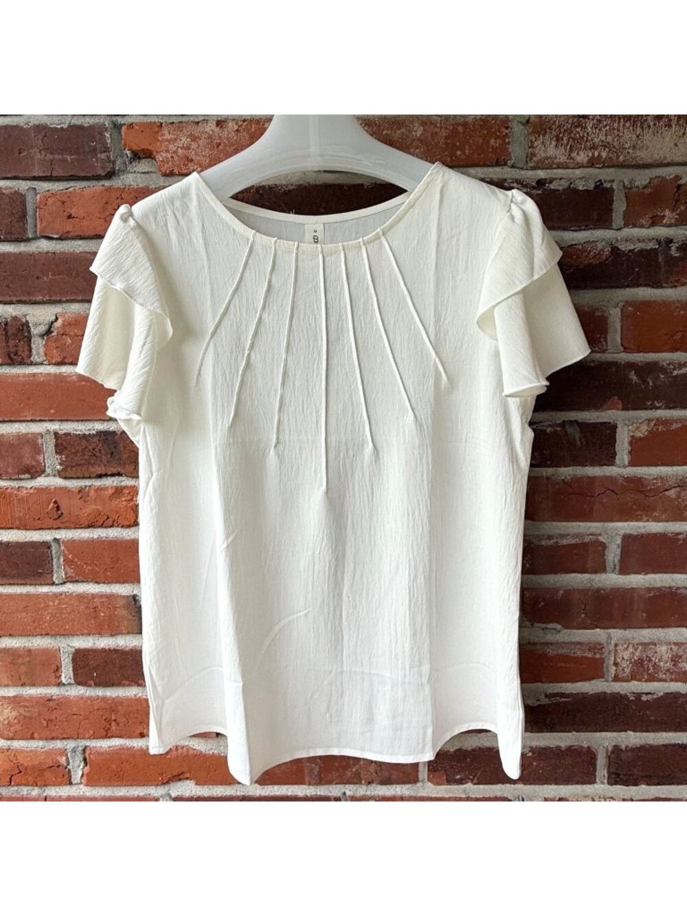 Blooming Jelly White Pin-Tuck Layered Flutter-Sleeve Top Size M